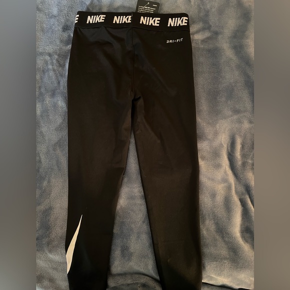 NIKE 💓 girls black leggings - Picture 3 of 4